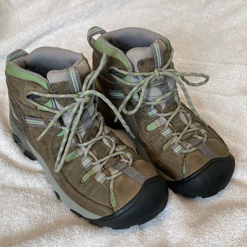 KEEN Targhee II Women’s Mid Hiking Trail Boots